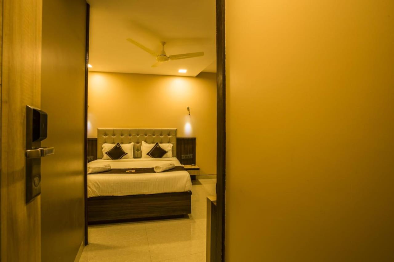 Hotel Golden Crown مومباي المظهر الخارجي الصورة