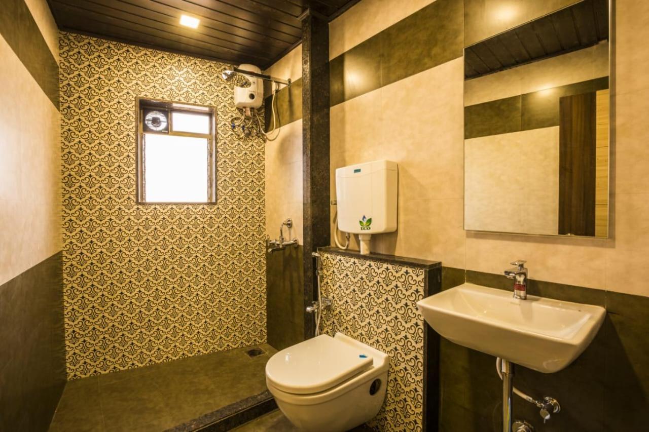Hotel Golden Crown مومباي المظهر الخارجي الصورة
